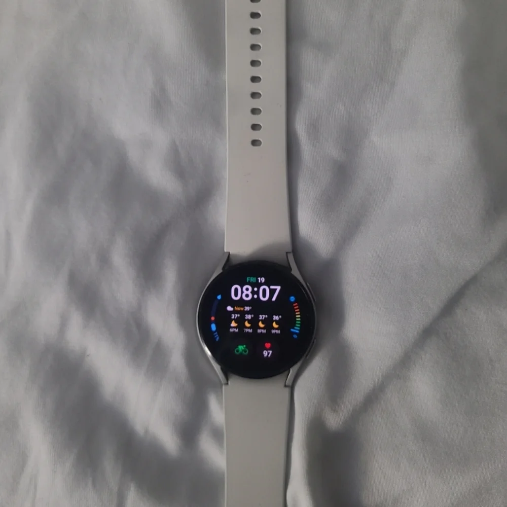 Samsung Galaxy4 40mm Silver and White Smartwatch